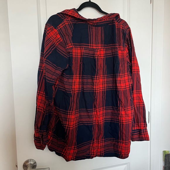 Old Navy Classic Shirt Red Women’s Button Down - Picture 2 of 4